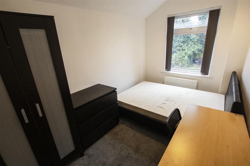 257, Warwards Lane - Image 8