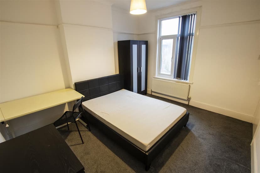 257, Warwards Lane - Image 7