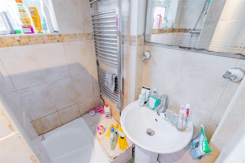 60, Gleave Road - Image 2