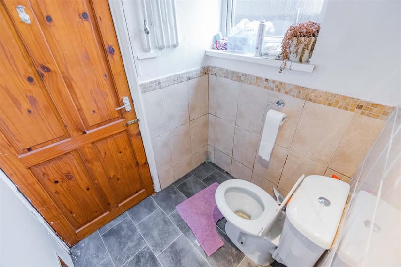 60, Gleave Road - Image 1