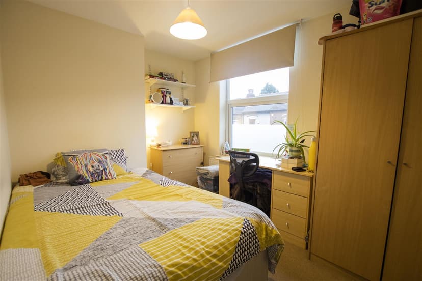 54, Gleave Road - Image 1