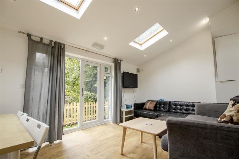 79, Harrow Road - Image 17