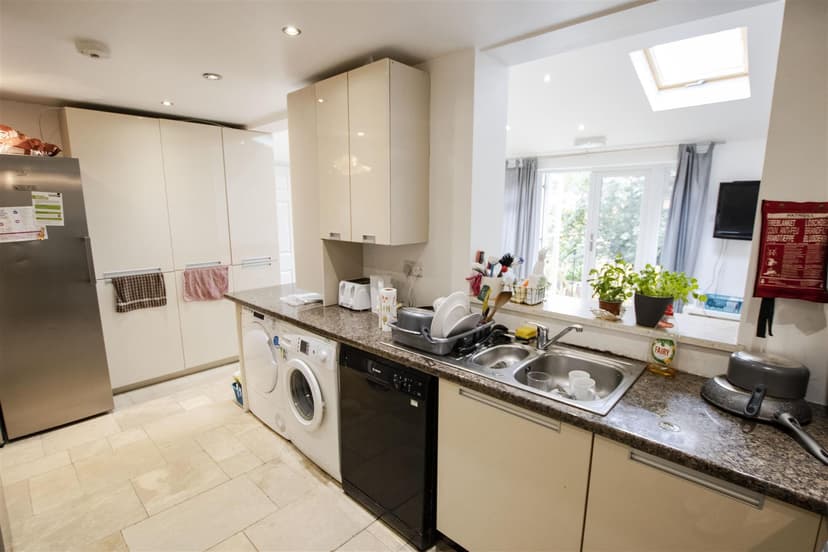 79, Harrow Road - Image 15