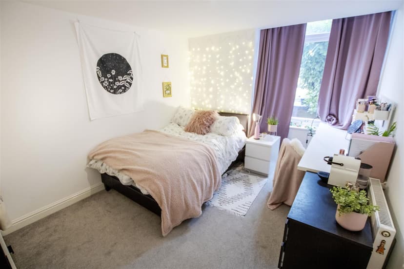 79, Harrow Road - Image 13