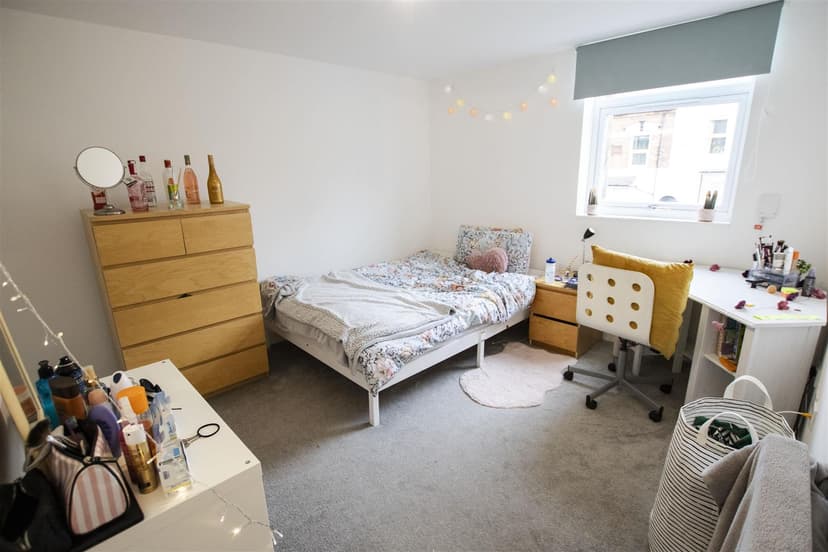 79, Harrow Road - Image 11