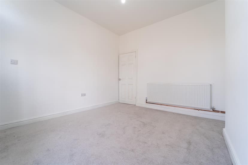 73, Gleave Road - Image 2