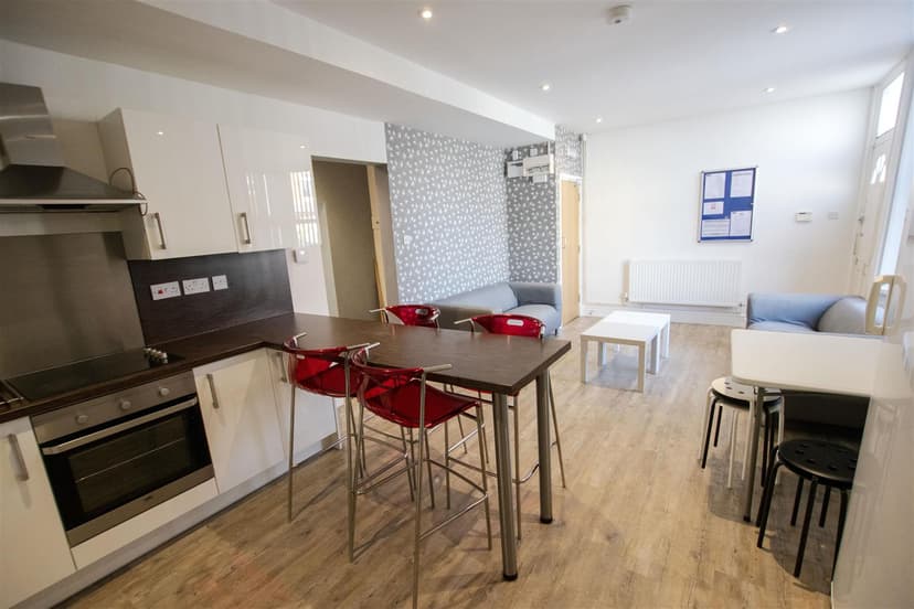 57, Harrow Road - Image 17