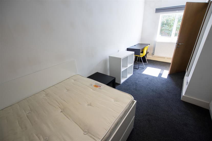 57, Harrow Road - Image 15