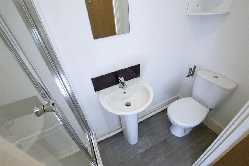 57, Harrow Road - Image 14