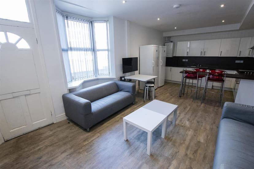 57, Harrow Road - Image 13