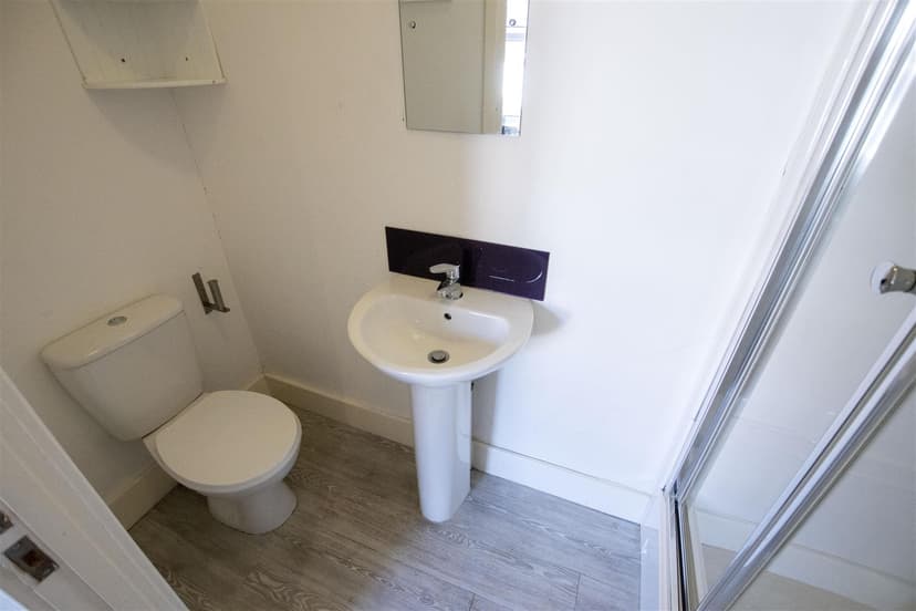 57, Harrow Road - Image 11