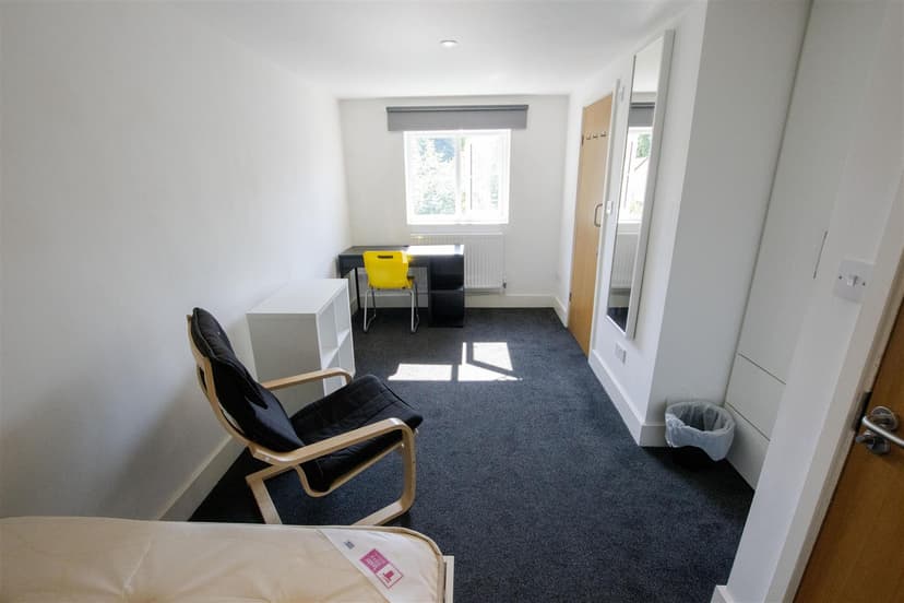 57, Harrow Road - Image 10