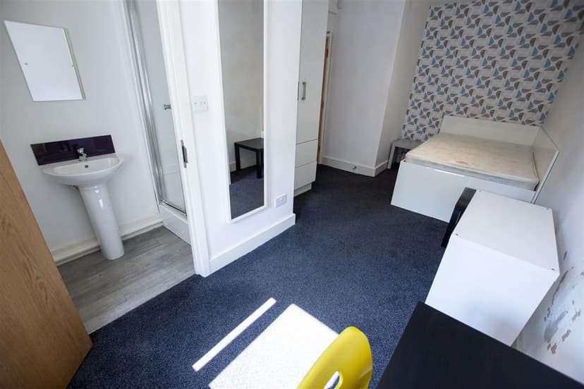 57, Harrow Road - Image 9