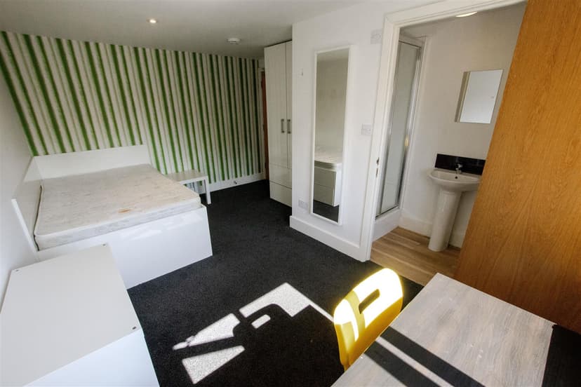 57, Harrow Road - Image 5