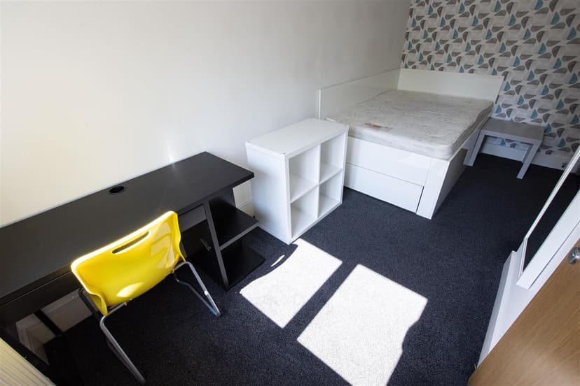 57, Harrow Road - Image 1