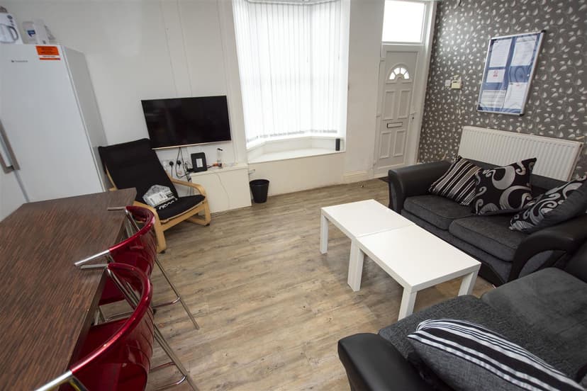 59, Harrow Road - Image 10