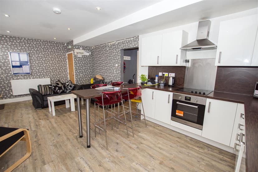 59, Harrow Road - Image 9