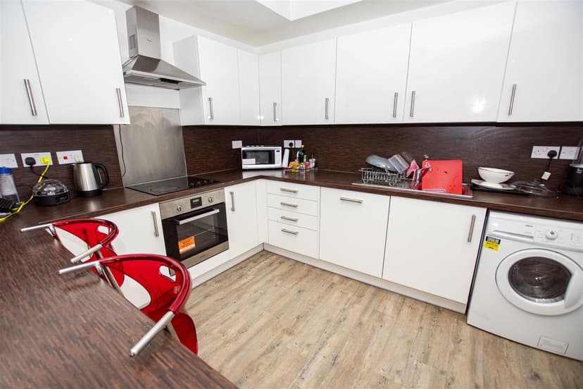 59, Harrow Road - Image 8