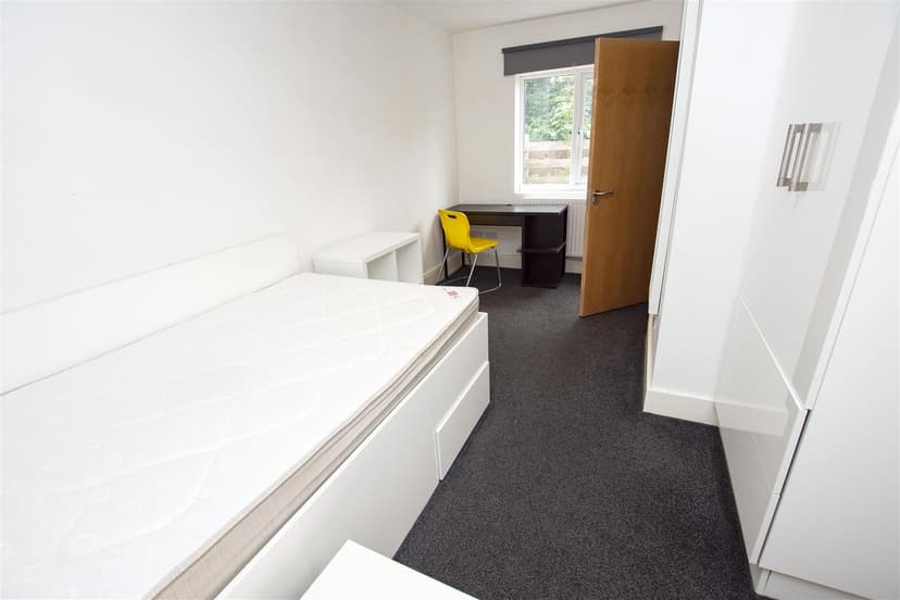 59, Harrow Road - Image 7