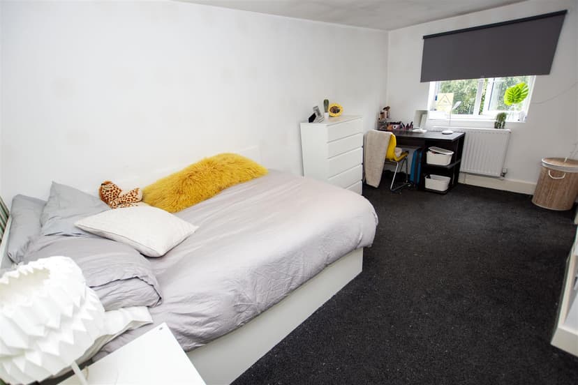 59, Harrow Road - Image 6