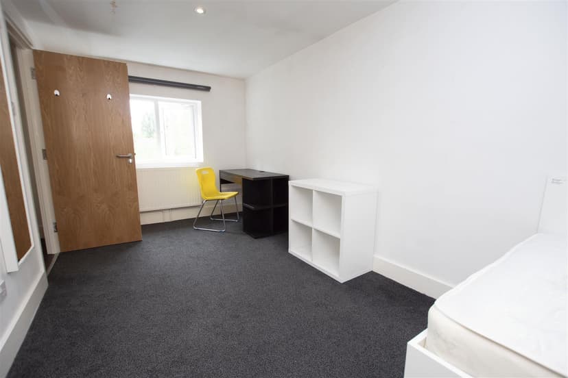 59, Harrow Road - Image 5