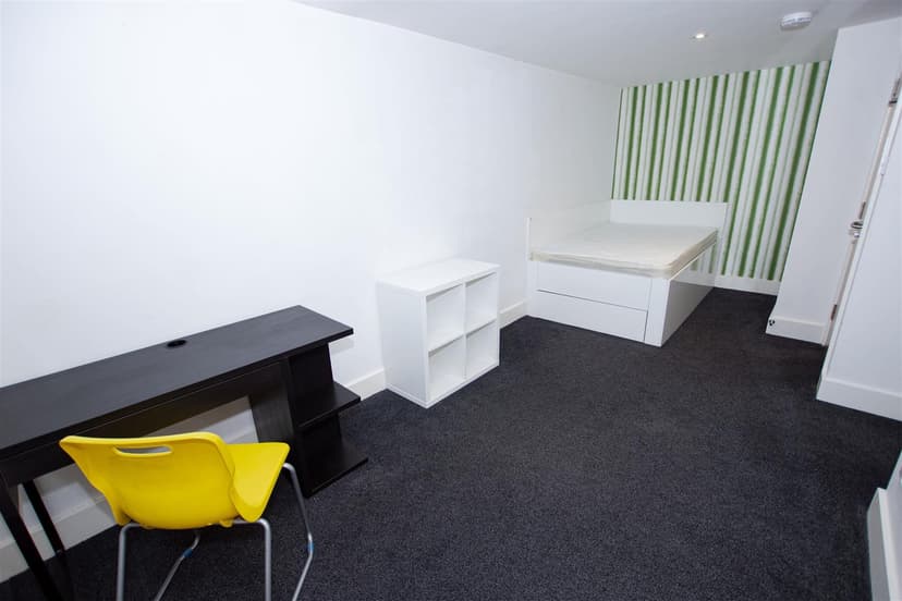 59, Harrow Road - Image 4