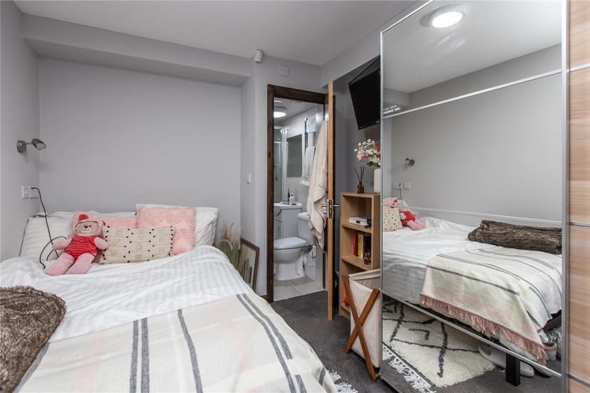 37, Harrow Road - Image 24