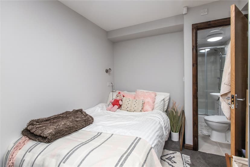37, Harrow Road - Image 23