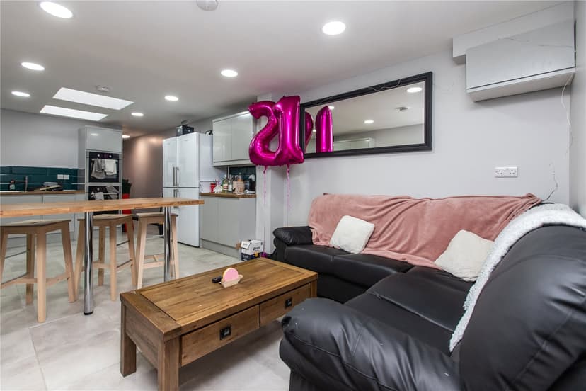 37, Harrow Road - Image 21