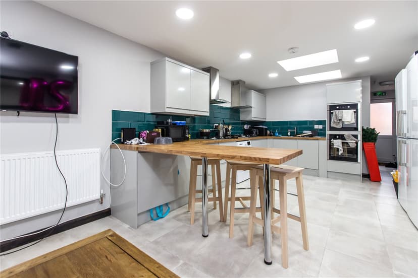 37, Harrow Road - Image 20