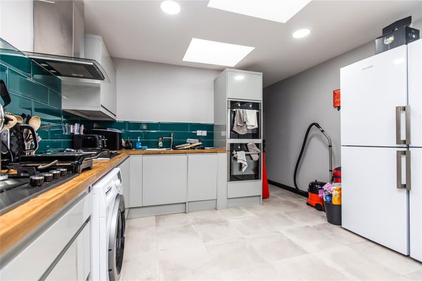 37, Harrow Road - Image 19