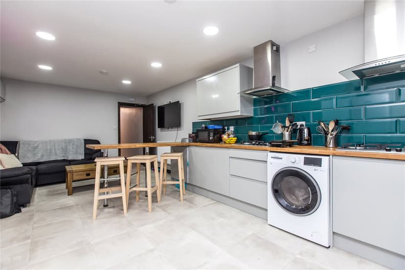 37, Harrow Road - Image 17