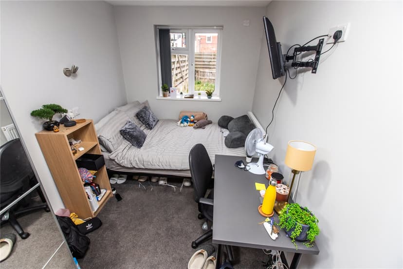 37, Harrow Road - Image 14