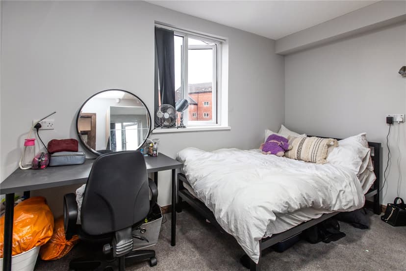 37, Harrow Road - Image 12