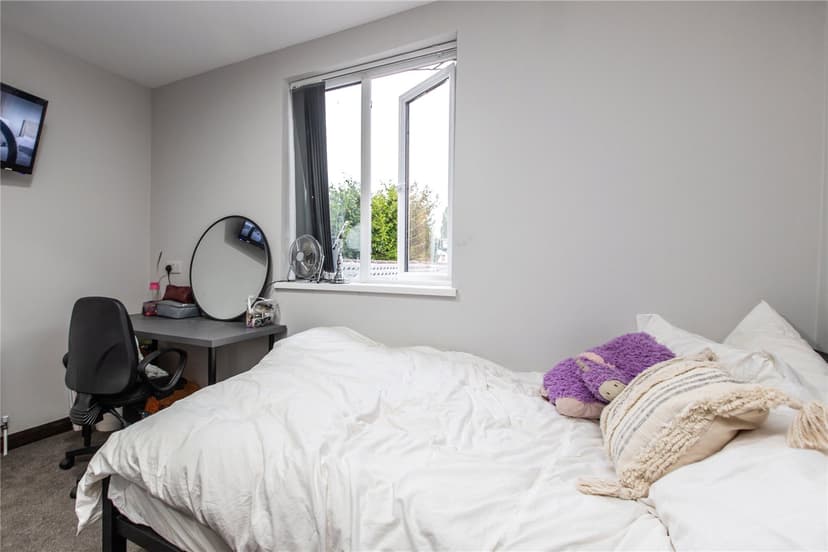 37, Harrow Road - Image 10