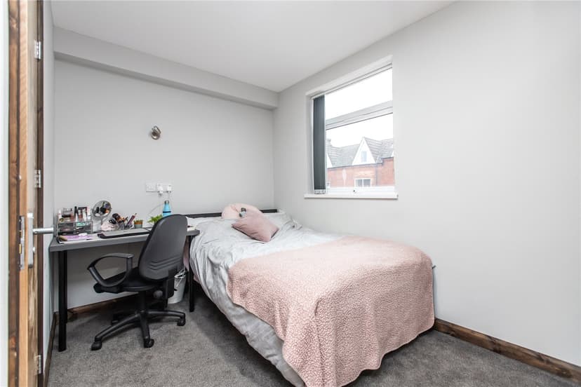37, Harrow Road - Image 8
