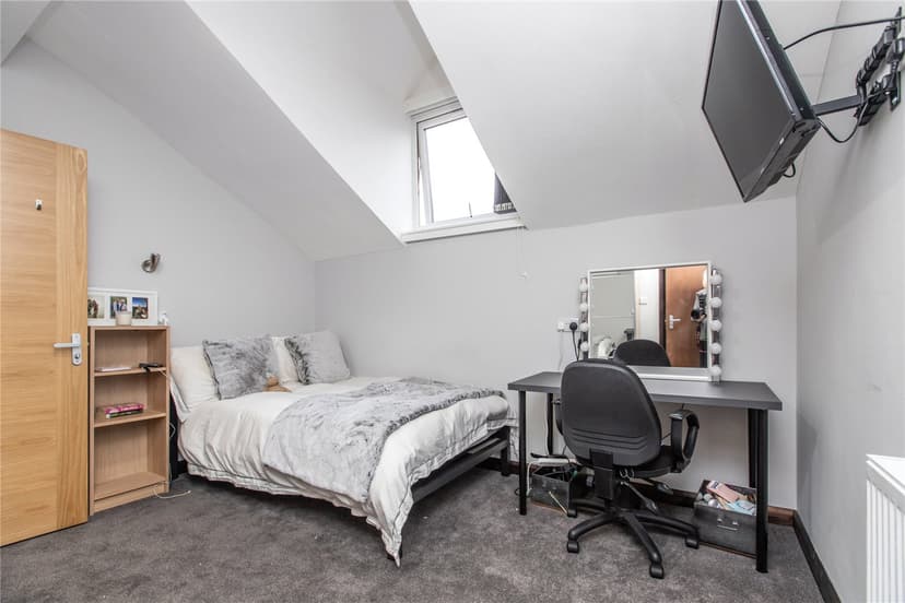 37, Harrow Road - Image 6
