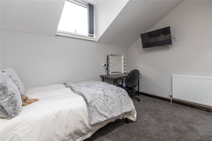 37, Harrow Road - Image 3