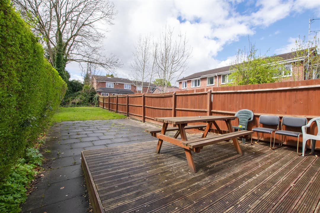 210, Heeley Road