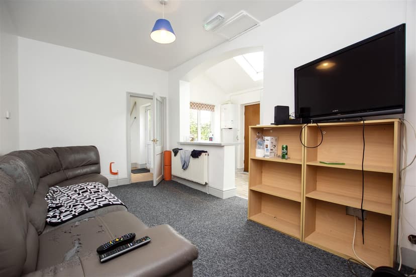 24, Oak Tree Lane - Image 11