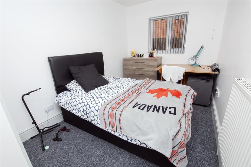 24, Oak Tree Lane - Image 6