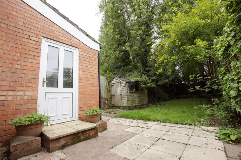 24, Oak Tree Lane - Image 1