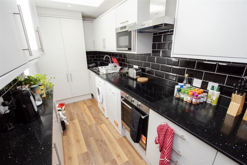 222, Hubert Road - Image 13