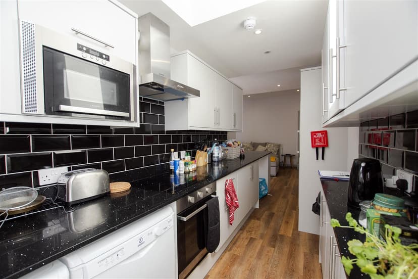 222, Hubert Road - Image 12