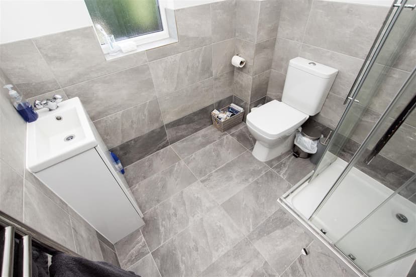 222, Hubert Road - Image 5