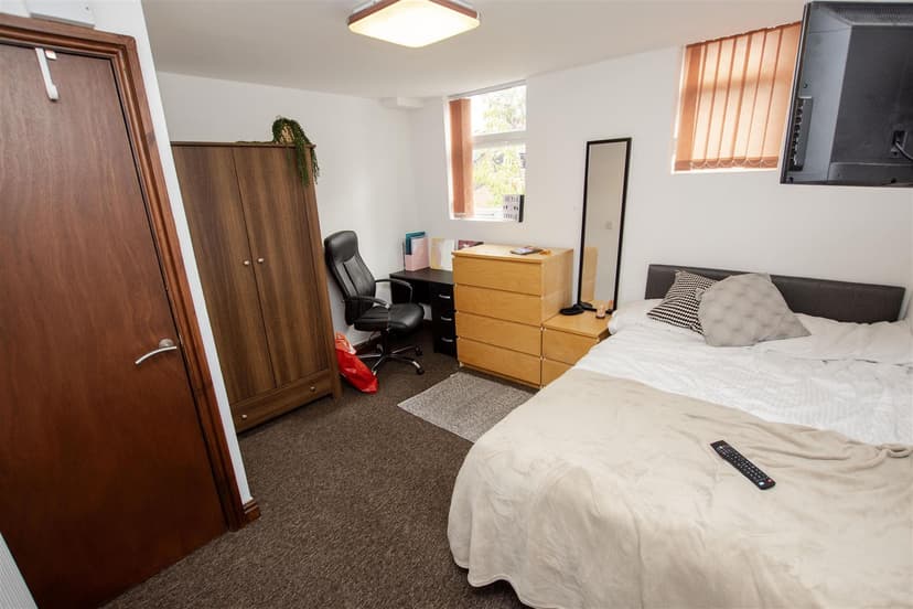 10, Holly Grove, Hubert Road - Image 9