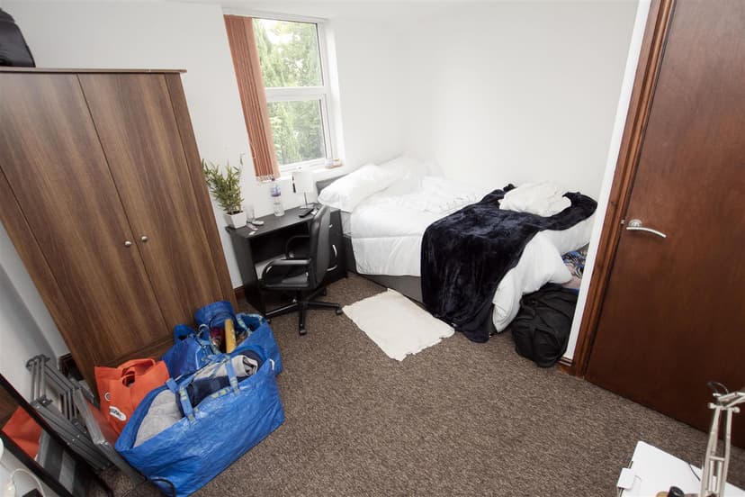 10, Holly Grove, Hubert Road - Image 8