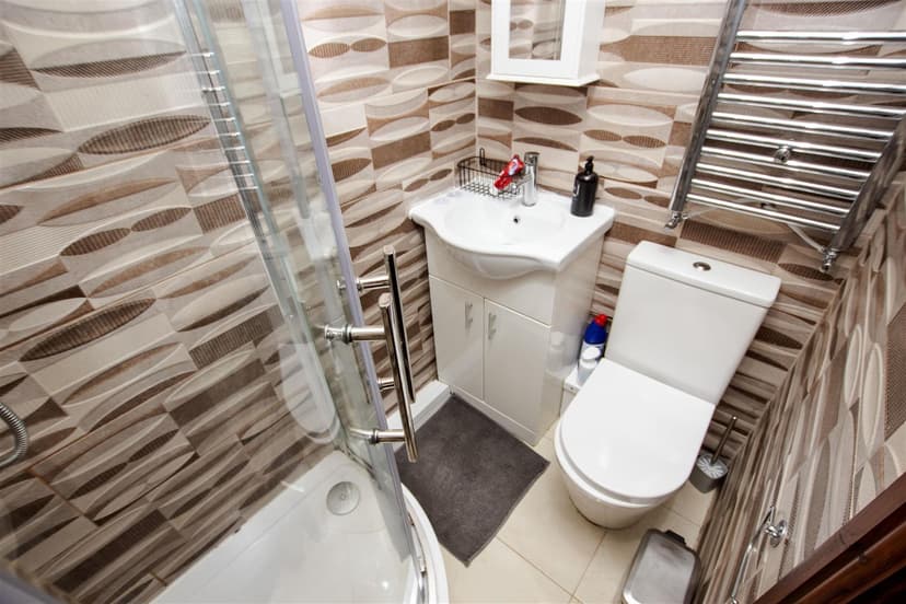 10, Holly Grove, Hubert Road - Image 2