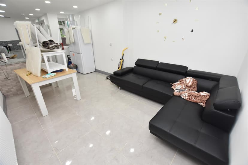 234a, Hubert Road - Image 9