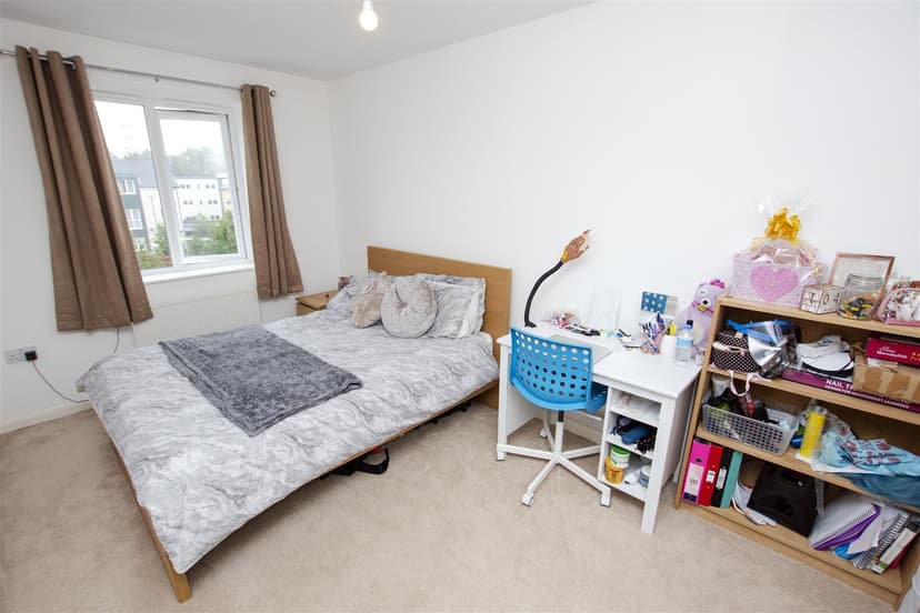 57, Elliott Road - Image 3